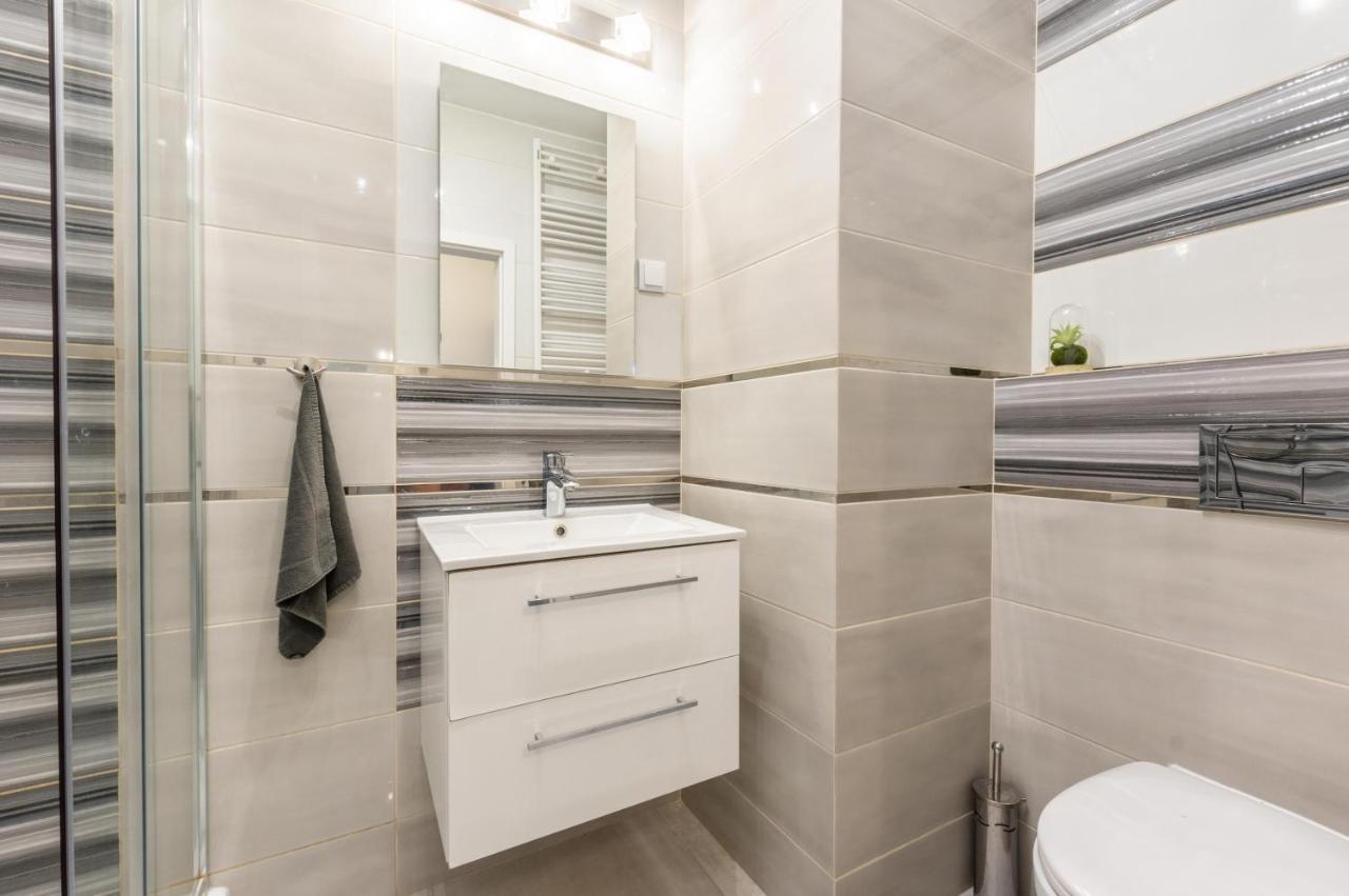 Galeria Rondo Wiatraczna Apartments Warsaw Ngoại thất bức ảnh
